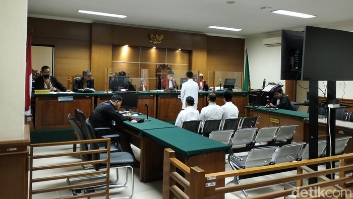 Sidang vonis untuk empat terdakwa pungli PTSL di Cikupa, Kabupaten Tangerang.