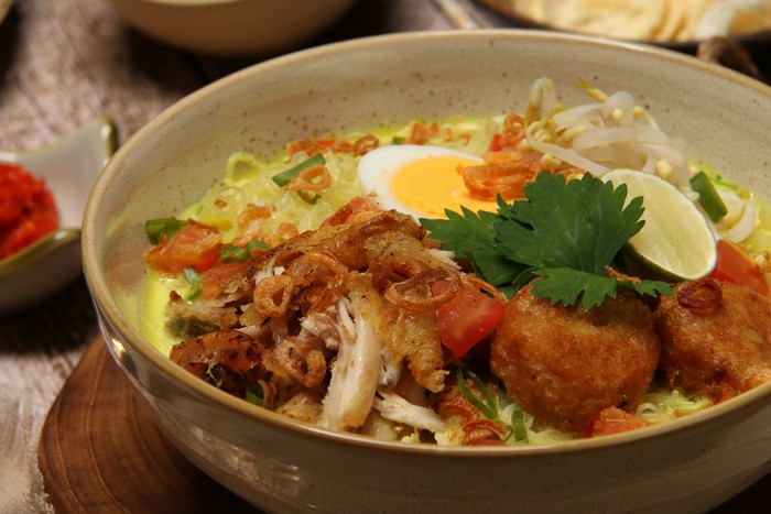 Soto ayam berkuah santan di Sumatra