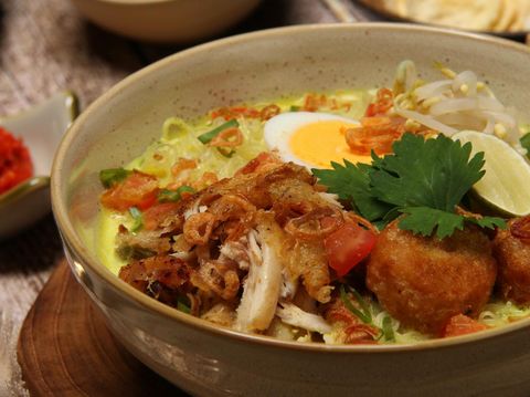 Soto ayam kuah santan di Sumatra