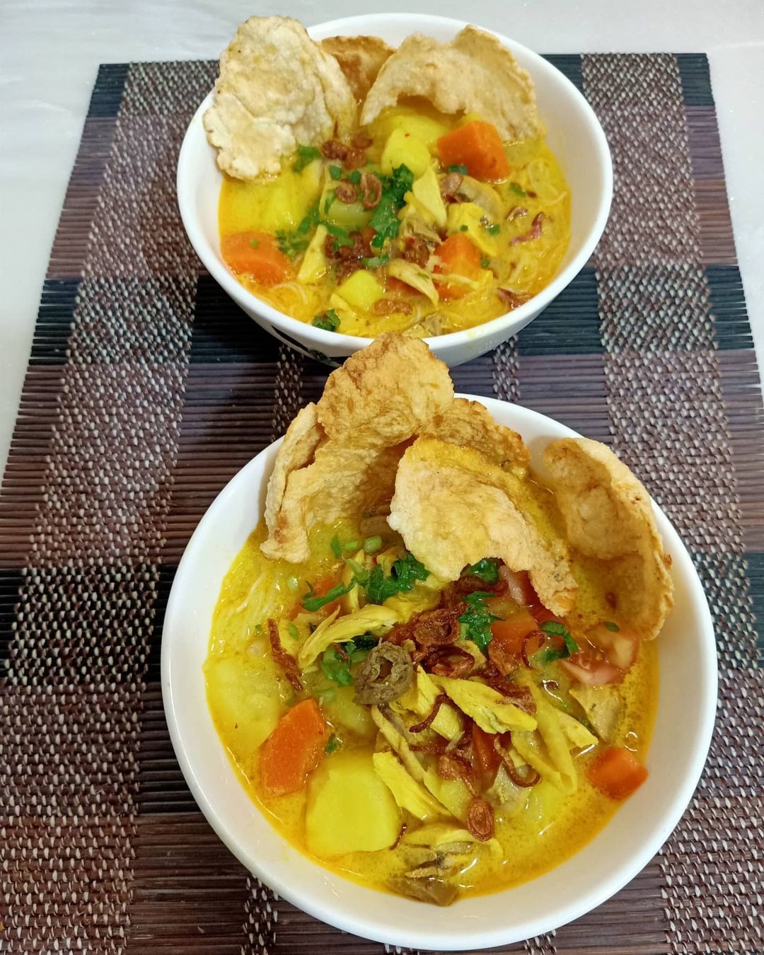 Soto ayam berkuah santan di Sumatra