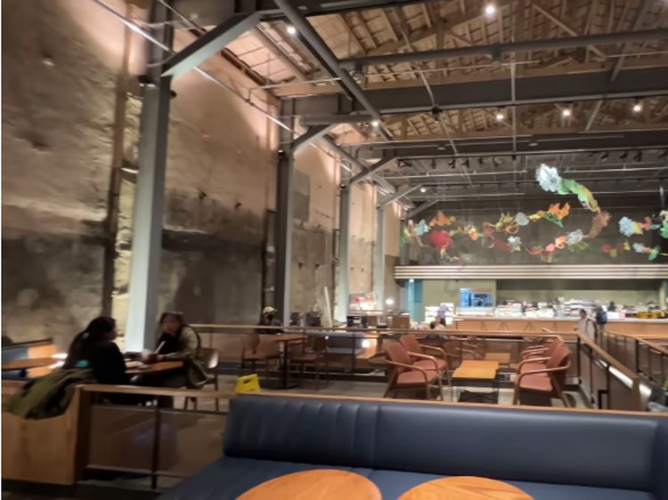 Unik! Ada Gerai Starbucks di Dalam Pasar Herbal Korea