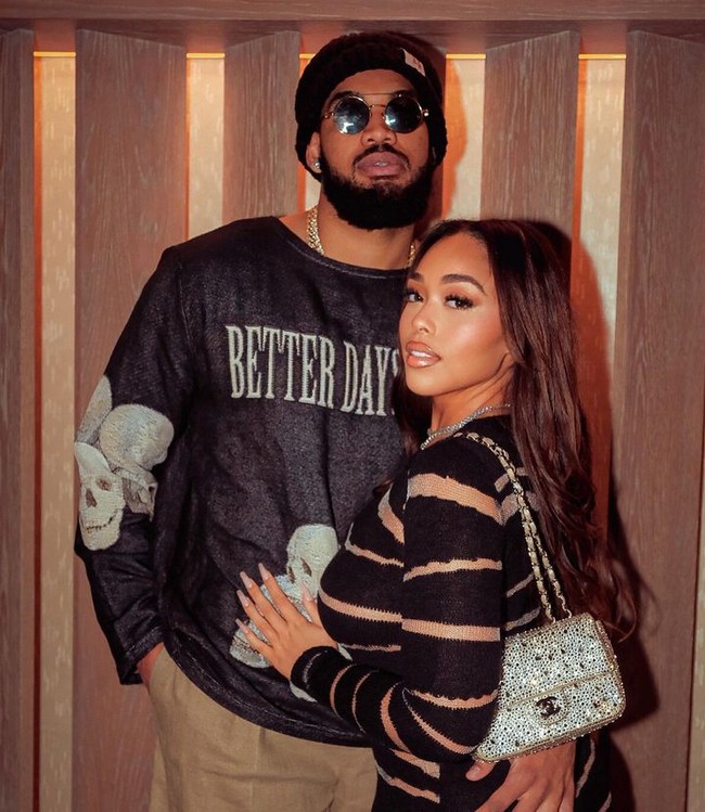 Jordyn Woods, Pacar Karl-Anthony TownsJordyn Woods dikenal sebagai teman dekat Kylie Jenner yang pernah dituduh jadi selingkuhan mantan Khloe Kardashian. Kini ia berpacaran dengan pebasket Anthony Towns sejak 2020. Mereka sebelumnya sudah laam berteman baik. Foto: Instagram