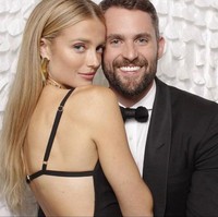 Kate Bock, Pacar Kevin LoweKate sudah lama berpacaran dengan Kevin Lowe sebelum akhirnya menikah tahun lalu dalam pesta mewah yang terinspirasi Great Gatsby. Dikatakan jika Kate yang seorang model dipertemukan dengan Kevin oleh seorang fotografer. Foto: Instagram