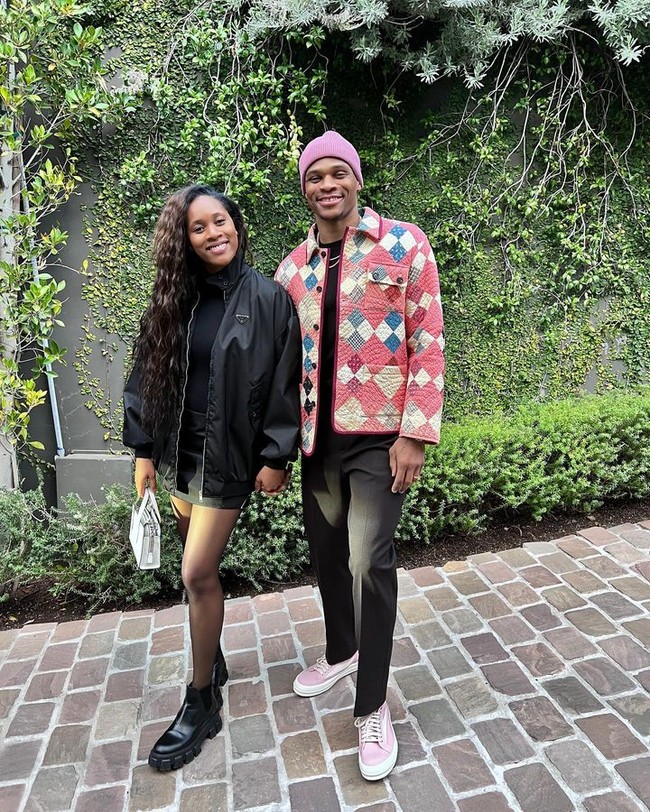 Nina Earl, Istri Russell Westbrook Nina dan Russell adalah pasangan atlet basket. Mereka bertemu ketika kuliah di UCLA. Setelah tidak menjadi pebasket, Nina kini seorang terapis pernikahan dan keluarga juga pengusaha.Foto: Instagram
