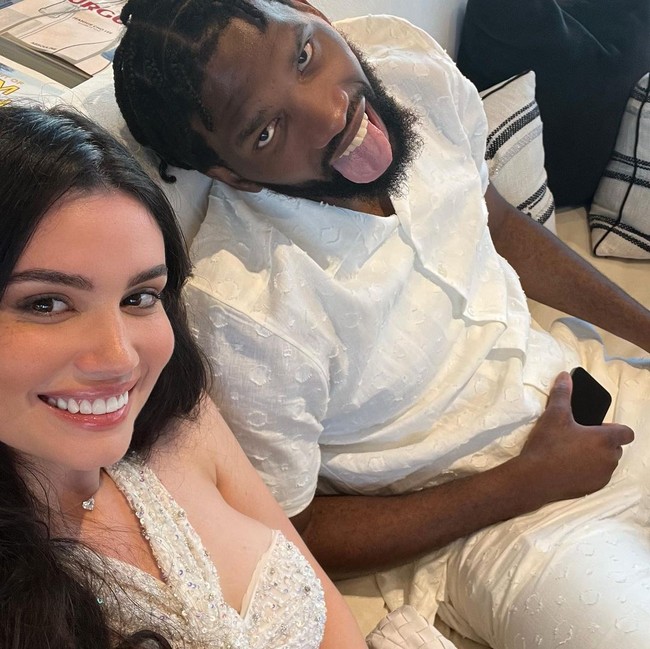 Anne de Paula, Pacar Joel EmbiidPemain basket lain yang mengencani model adalah Joel Embiid. Embiid diketahui berkencan dengan wanita asal Brasil yang telah memberinya seorang anak. Anne dikenal sebagi model seksi yang pernah menghiasi majalah Sports Illustrated Swimsuit.Foto: Instagram