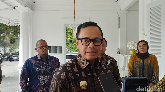 Walkot Bogor Bima Arya bertemu Pj Gubernur DKI Heru Budi di Balai Kota DKI. Bima Arya mengaku akan membahas pengalihan jalan hingga penyelenggaraan KTT ASEAN. (Brigitta Belia/detikcom)