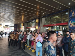 Antusias Warga saat Jokowi ke Pasar Tanah Abang: Mau Salaman dan Foto
