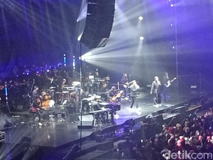 Air Mata Personel Kahitna Saat Pertama Kali Tampil Tanpa Sosok Carlo Saba