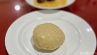 Salah satu menu yang ditawarkan ada Fufu yang terbuat dari singkong. Fufu ini merupakan makanan pokok orang Afrika sebagai pengganti nasi. Foto: detikcom/Riska Fitria