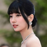 Bae Suzy mendapat 10.527 suara dan menempati urutan 8. Aktingnya bikin gemas dalam serial drama terbarunya bertajuk ‘Doona!’. Foto: Instagram @skuukzky