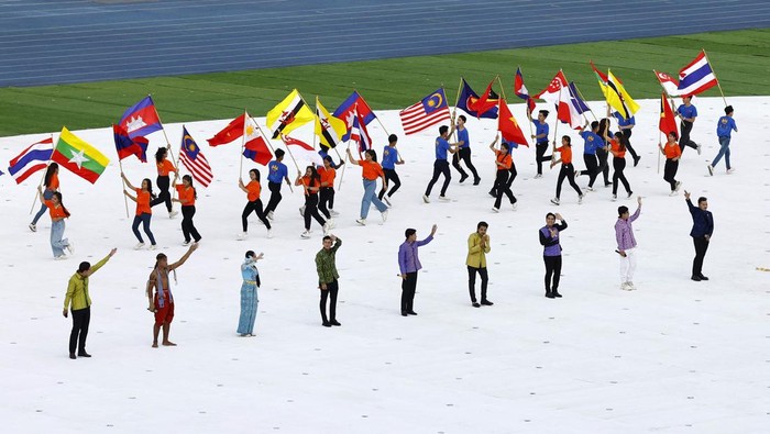 Bendera Indonesia Terbalik di Upacara Pembukaan SEA Games 2023 Insiden bendera Indonesia terbalik di SEA Games kembali terjadi. Kini hal itu terlihat di momen upacara pembukaan SEA Games 2023 di Kamboja.