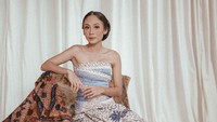 Dayinta Melira juga dikenal sebagai aktris teater. Foto: Instagram Dayinta Melira