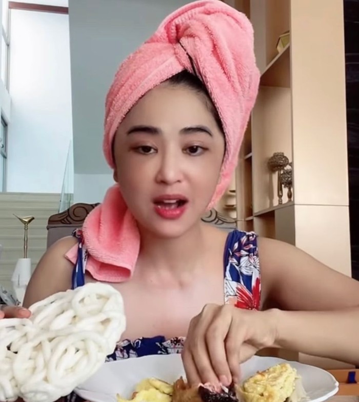 Dewi Perssik Dewi Perssik