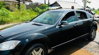 Mercedes-Benz S600 Guard juga menawarkan perlindungan tertinggi dan telah direkayasa hingga tingkat ketahanan B6/B7. Armornya tahan terhadap proyektil senjata kecil standar militer dan memberikan perlindungan terhadap pecahan granat tangan dan bahan peledak lainnya.  