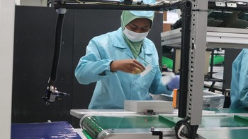 Pabrik Oppo Indonesia terletak di kawasan industri Bayur, Tangerang, Banten yang memproduksi smartphone Oppo dan Realme. Dan untuk pertama kalinya pabrik ini juga memproduksi ponsel flagship Oppo Find N2 Flip. (Foto: Dok. Oppo Indonesia/Teks: Josina)