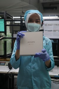 fotoinet perakitan oppo find n2 flip di pabrik oppo indonesia