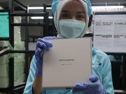Spesial! Mengintip Perakitan Oppo Find N2 Flip di Pabrik Indonesia