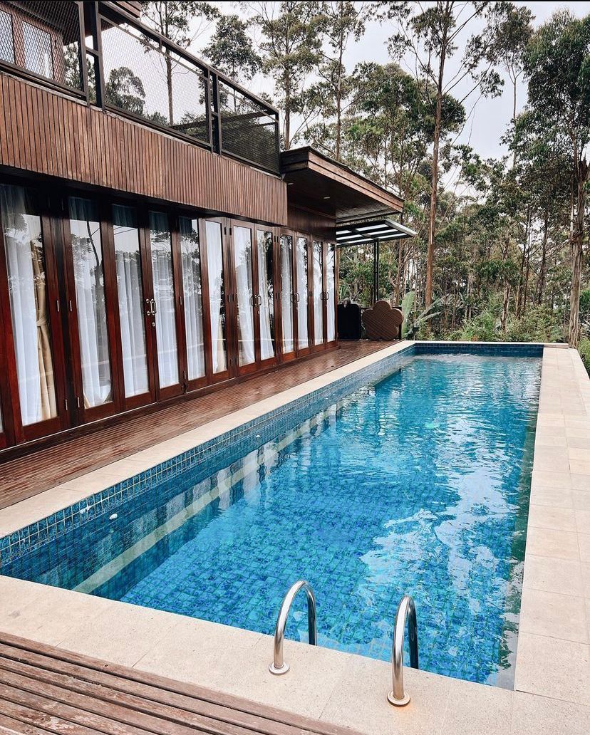 Hotel dengan private pool di Bandung.