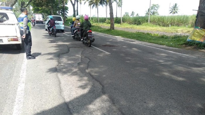 Jalan rusak di Malang yang sebabkan kecelakaan motor