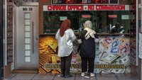 Inflasi Turki melambat di bawah 50% untuk pertama kalinya dalam lebih dari setahun.