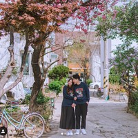 Melalui unggahan di akun Instagram pribadinya Jess No Limit akhirnya mengumumkan kabar bahagia terkait pernikahannya. Sang istri, Sisca Kohl kini tengah hamil dan keduanya sedang menanti anak pertama mereka. Foto: Instagram/@jessnolimit