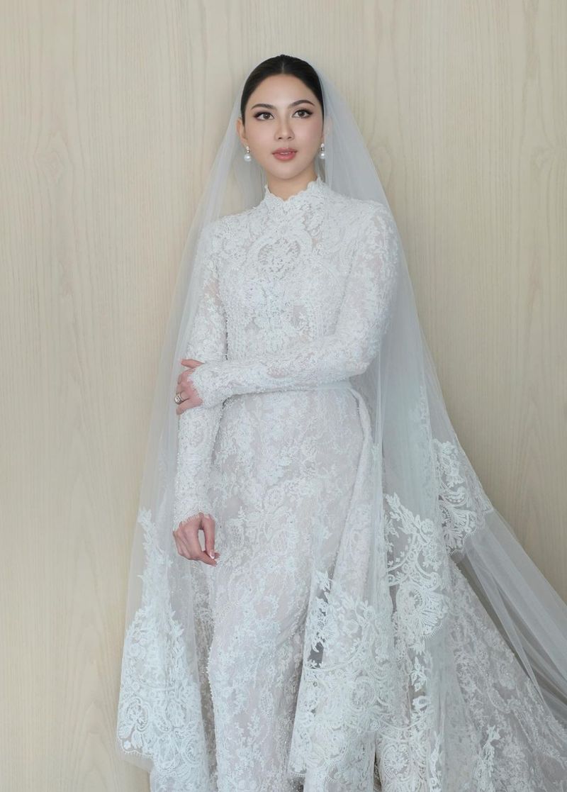 Penampilan cantik Jessica Mila saat menikah dengan Yakup Hasibuan.