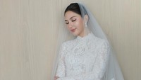 Penampilan cantik Jessica Mila saat menikah dengan Yakup Hasibuan. (Foto: Instagram/@cherryjks)