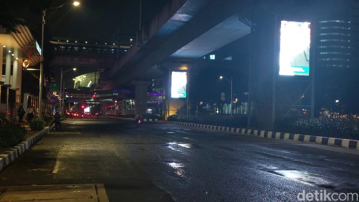 Jl Panglima Polim depan Kejagung di Kebayoran Baru Jaksel rusak. 5 Mei 2023. (Rumondang Naibaho/detikcom)