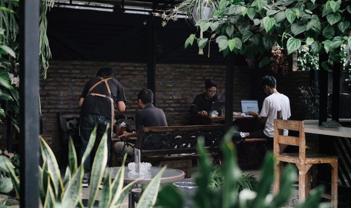 Asri! 5 Kafe Bertema Alam Nan Hijau Asri Ini Ada di Tengah Kota