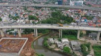 Untuk mencapai standar yang ditetapkan Kementerian Lingkungan Hidup dan WHO, maka dilakukan pemasangan sound barrier berbahan acrylic untuk mengurangi kebisingan sebesar 30db. Foto: Dok. KCIC
