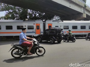 Kata Dishub Soal Semrawutnya Pelintasan KA yang Diterobos 2 Bus TNI AL