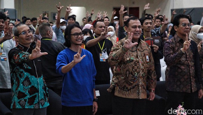 KPK Gelar Festival Film Antikorupsi Ketua KPK, Firli Bahuri bersama Wakil Ketua KPK Alexander Marwata dan Johanes Tanak membuka festival film antikorupsi 'ACFFEST 2023' di Gedung KPK, Jakarta, Jumat (5/5/2023). Festival film ini sebagai bagian dari kampanye anti korupsi sejak dini.