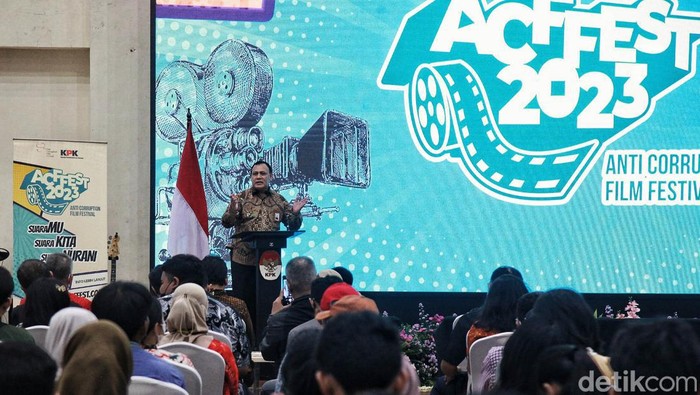 KPK Gelar Festival Film Antikorupsi Ketua KPK, Firli Bahuri bersama Wakil Ketua KPK Alexander Marwata dan Johanes Tanak membuka festival film antikorupsi 'ACFFEST 2023' di Gedung KPK, Jakarta, Jumat (5/5/2023). Festival film ini sebagai bagian dari kampanye anti korupsi sejak dini.