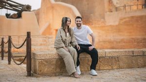 Foto Gaya Lionel Messi dan Istri Liburan di Arab Saudi, Berakhir Dihukum PSG