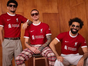 Liverpool Rilis Jersey Kandang Musim Depan, Retro Banget!