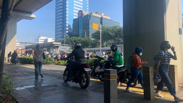 Macet di Jl MT Haryono, Jakarta