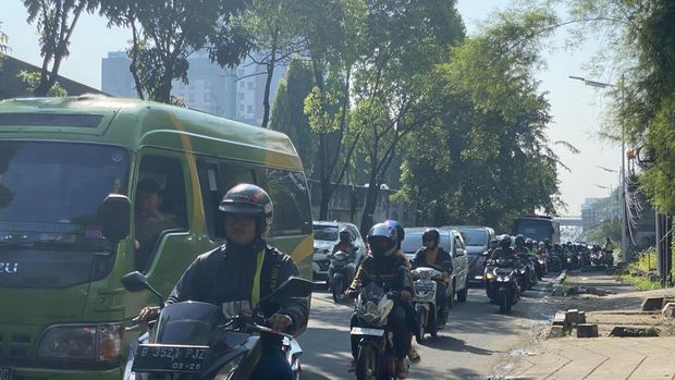Macet di Jl TB Simatupang arah Fatmwati, Jakarta Selatan.