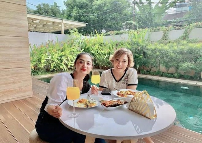 Makin Cantik, Dewi Perssik Paling Suka Makan Ikan Pedas hingga Brownies Makin Cantik, Dewi Perssik Paling Suka Makan Ikan Pedas hingga Brownies
