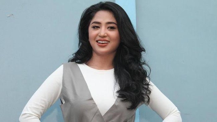 Makin Cantik, Dewi Perssik Paling Suka Makan Ikan Pedas hingga Brownies