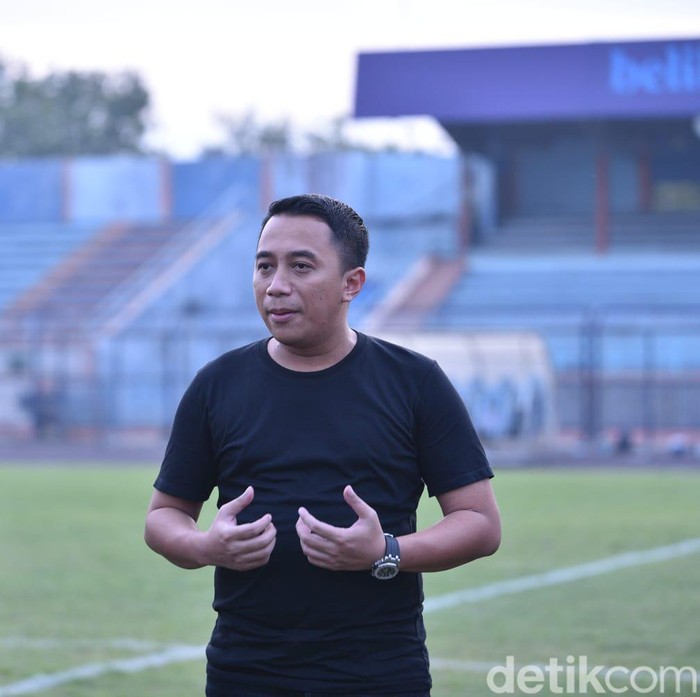 Manajer Persela Lamongan Fariz Julinar Maurisal