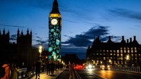 London menduduki peringkat teratas sebagai kota terbaik di dunia berkat pesonanya yang tak pernah luntur. Dari teater West End hingga pub-pub bersejarah, kota ini memadukan budaya klasik dan modern dengan luwes. London juga terus berbenah dengan proyek infrastruktur baru seperti Elizabeth Line yang memperluas konektivitas dan mempermudah mobilitas warganya. (Getty Images/Christopher Furlong)