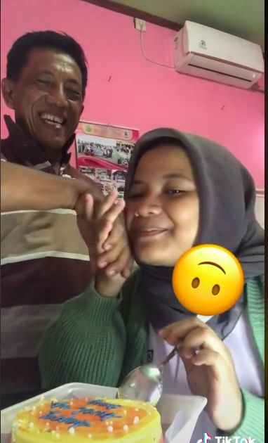 Merayakan ulang tahun seorang diri