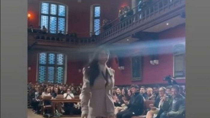 Mia Khalifa Jadi Pembicara Oxford Union