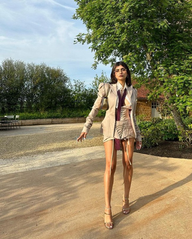 Oxford Union sendiri dikenal sering mengundang tokoh-tokoh untuk bicara kepada para mahasiswa, termasuk dubes Ukraina untuk Inggris Vadym Prystaiko, politisi AS Bernie Sanders, dan lain-lain. Mia Khalifa sendiri adalah sosok yang cukup dikenal meski sering mengundang kontroversi. Karena itu, kehadirannya mengundang kritikan dari netizen.Foto: Instagram