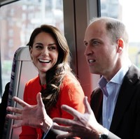 Keduanya naik kereta bawah tanah untuk memantau persiapan Transport for London jelang penobatan Raja Charles III yang akan berlangsung pada Sabtu (6/5/2023). Foto: Samir Hussein/WireImage/Samir Hussein