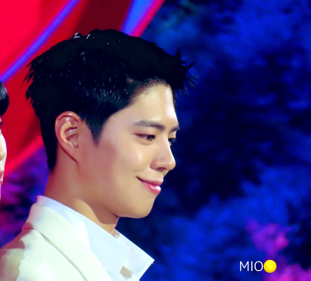 Park Bo Gum Bikin Salfok Saat Song Hye Kyo Pidato, Diduga Hindari Rumor
