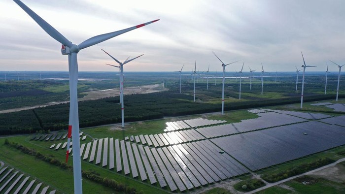 Pemerintah Jerman Manfaatkan Turbin Angin Jadi Produksi Energi Terbarukan Pemerintah Jerman mengupayakan ekspansi cepat produksi energi terbarukan dengan turbin angin dan fotovoltaik. Ini penampakananya.
