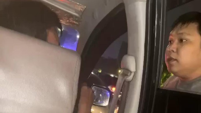 Pengendara koboi todong pistol hingga tampar korban di Tol Tomang