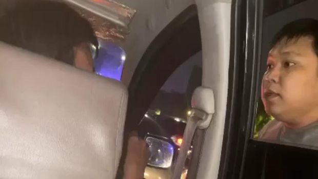 Pengendara 'koboi' todong pistol hingga tampar korban di Tol Tomang