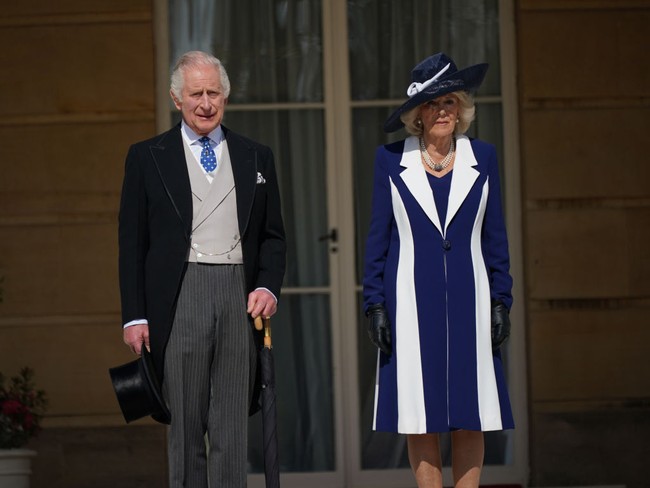 Camilla akan segera resmi mendapatkan gelar permaisuri pada pelantikan Raja Charles pada 6 Mei 2023. Image ‘pelakornya’ perlahan memudar dan tergantikan dengan sosok kuat yang selalu mendampingi Raja Charles. Foto: Getty Images/WPA Pool